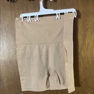 Jockey Generation Everyday Slimming Seamfree Short – Beige, Size Large